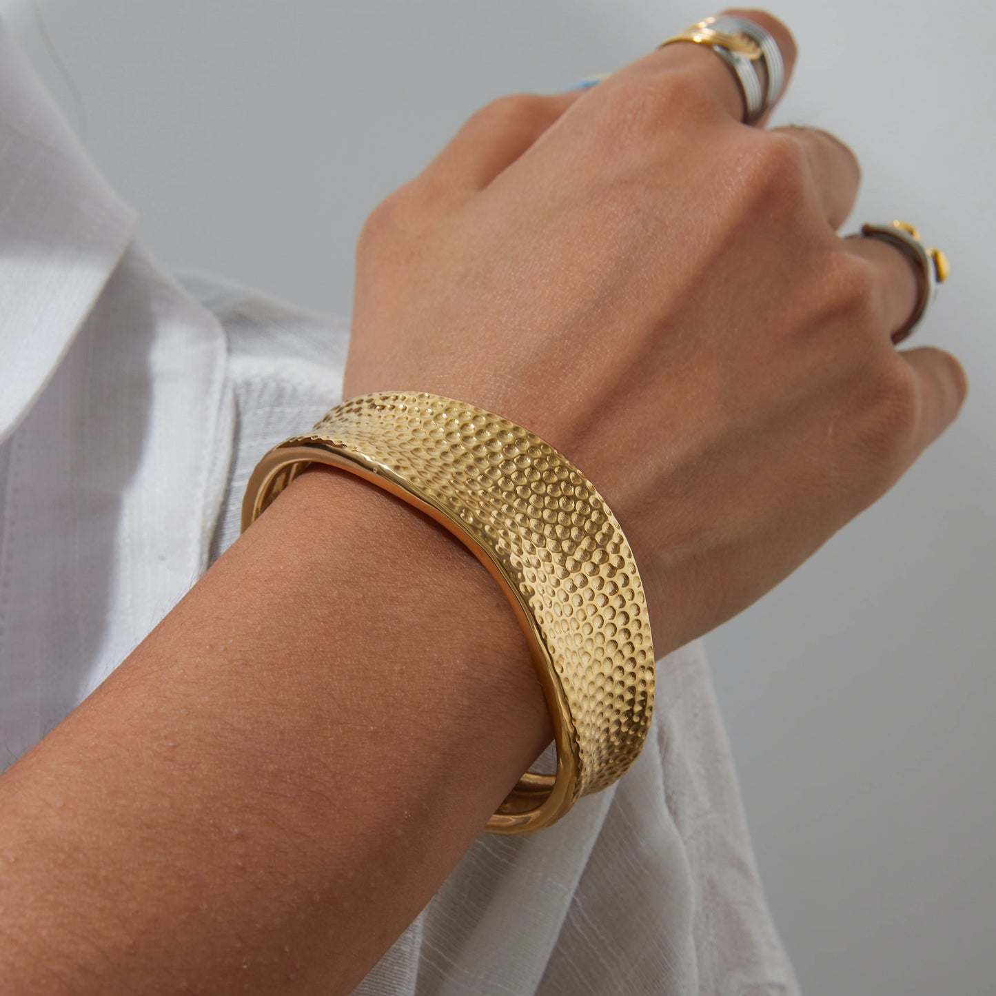 Uworld Fashion 18K Gold Color Stainless Steel Hammer Pattern Concave Opening Bracelet Wide Face Bracelet Women's Jewelry Gift fo SK Accessories