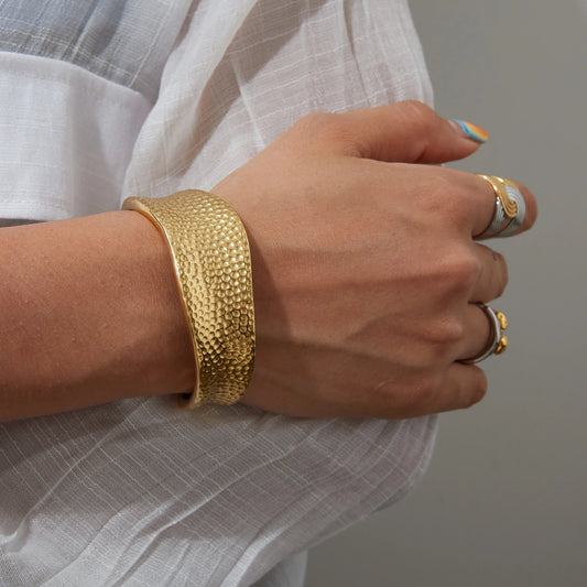 Uworld Fashion 18K Gold Color Stainless Steel Hammer Pattern Concave Opening Bracelet Wide Face Bracelet Women's Jewelry Gift fo SK Accessories